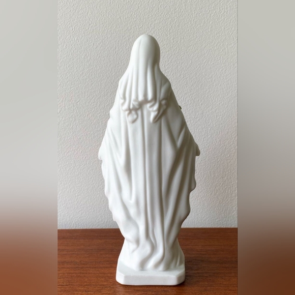 Vintage Collectable Touch of Roses Porcelain Virgin Mary Figurine w/ Pink Roses - Picture 2 of 3